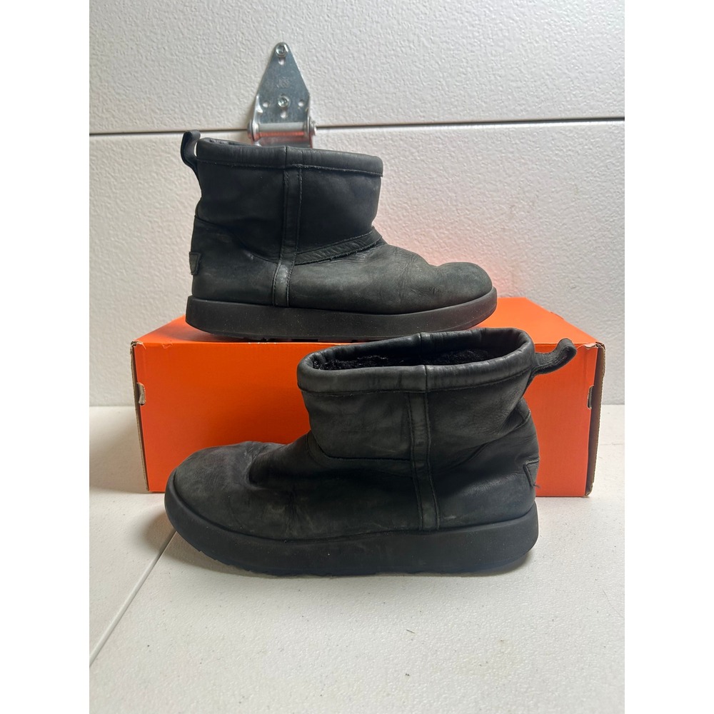 UGG Classic Mini Leather Boots Black Size 9W #3121
